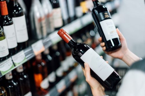 Quer saber como escolher um vinho apenas pelo rótulo?